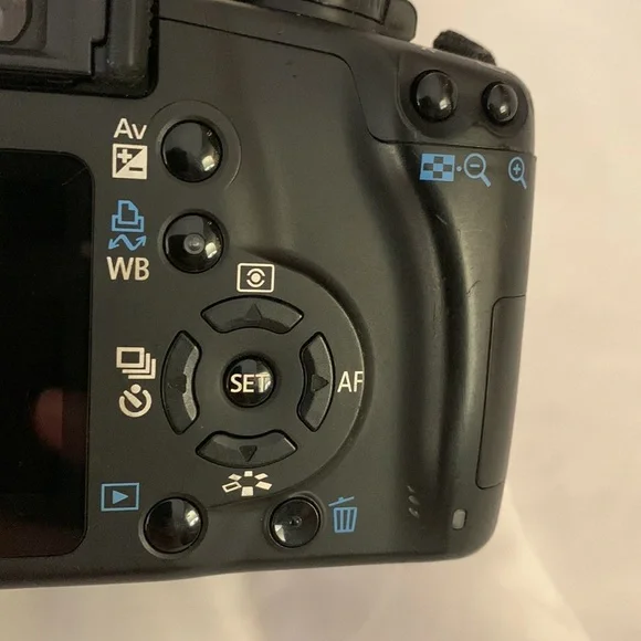 CANON REBEL XS EOS Digital Camera pop out  display screen IMAGE STABILIZER LENSE - Picture 9 of 16